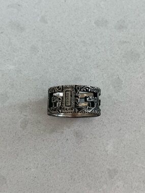 Gucci Ring with Square G Motif in Silver